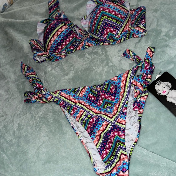 Marilyn Monroe Other - Marilyn Monroe Bikini Set